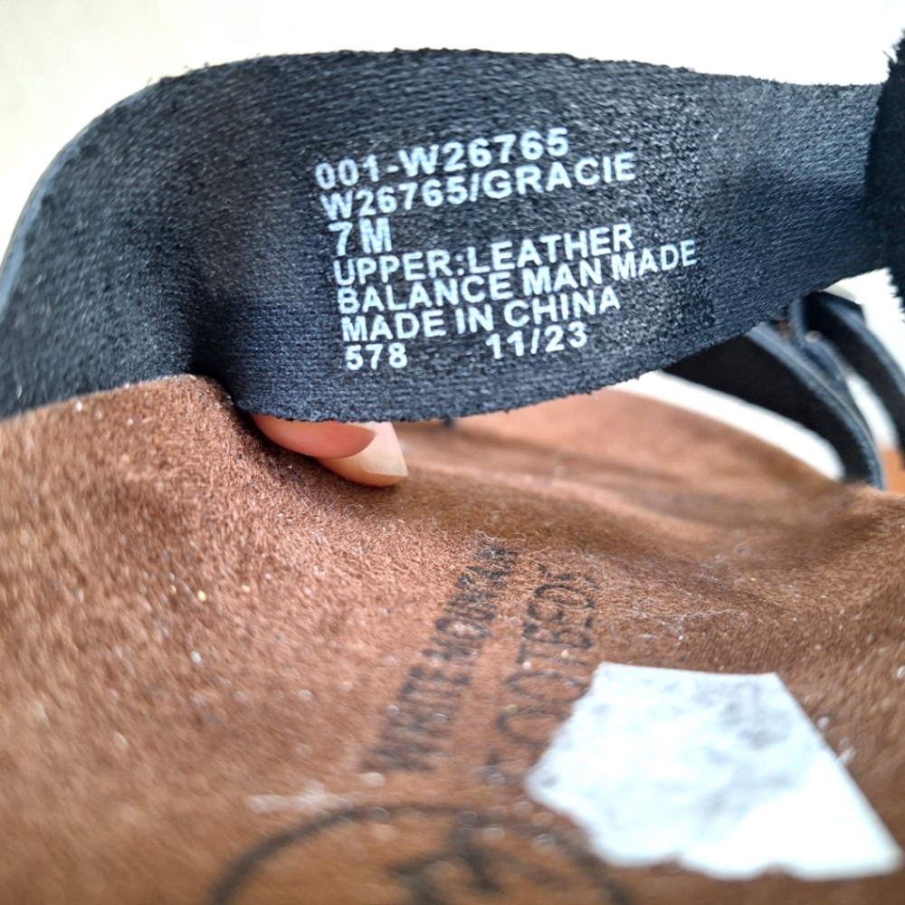 White Mountain Gracie black leather sandals with toe loop, adjustable buckle- 7 - Picture 10 of 10